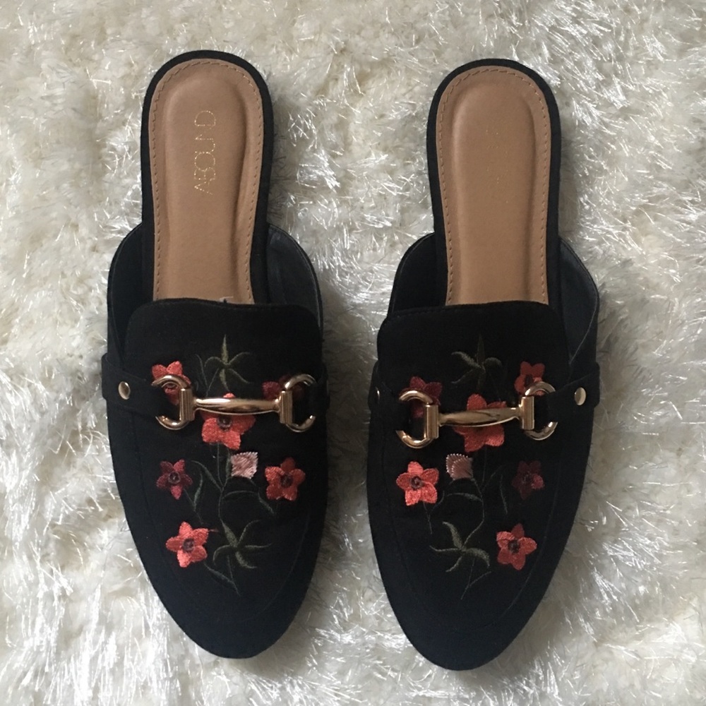 Abound black and floral mules